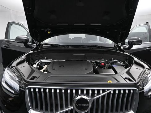 Used 2023 Volvo XC90 B6 Plus AWD/4WD image 21