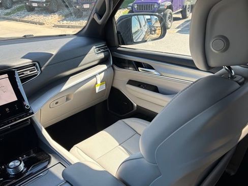 New 2026 Jeep Grand Wagoneer L 4WD image 37