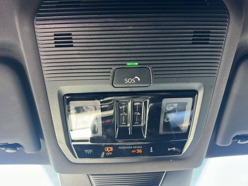 Used 2025 Volkswagen Tiguan SE R-Line AWD/4WD image 22