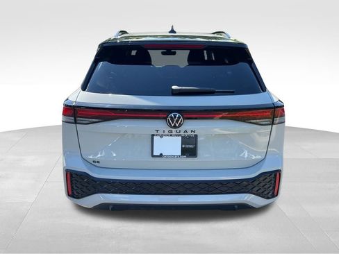 New 2026 Volkswagen Tiguan SE R-Line FWD image 6