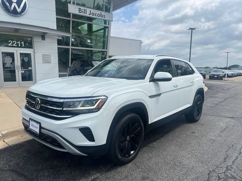 Used 2023 Volkswagen Atlas Cross Sport SE w/ Black Wheel Package AWD/4WD image 2