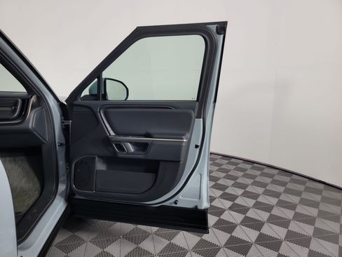 Used 2024 Rivian R1S Adventure AWD/4WD image 18