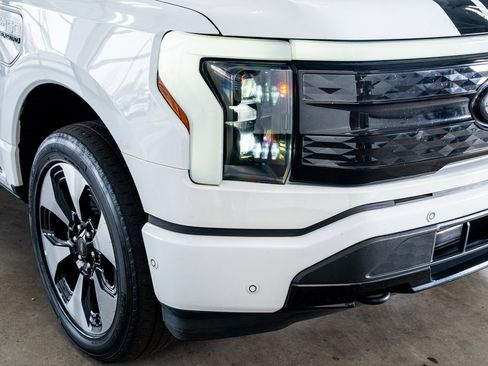 Used 2023 Ford F150 Lightning Platinum image 16