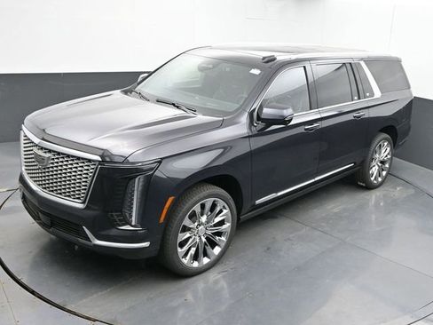 New 2026 Cadillac Escalade ESV Luxury w/ LPO, Radiant Package AWD/4WD image 35