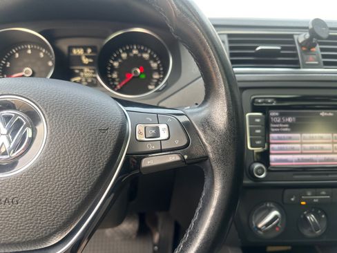 Used 2015 Volkswagen Jetta SE FWD image 34