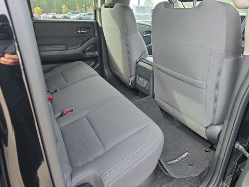 Used 2024 Nissan Frontier SV w/ SV Convenience Package image 13