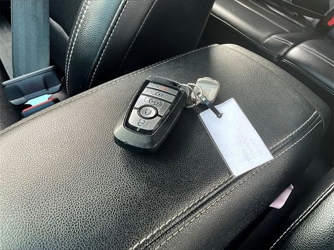 Used 2021 Ford Escape Titanium image 10