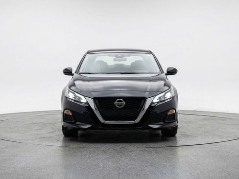 Used 2025 Nissan Altima 2.5 SV image 2