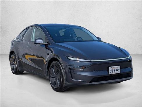 Used 2026 Tesla Model Y 2WD image 3