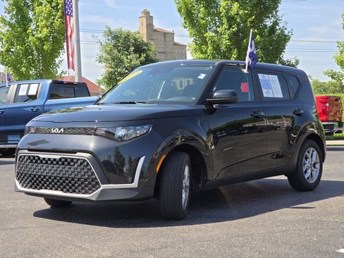 Used 2025 Kia Soul LX w/ LX Technology Package FWD image 17