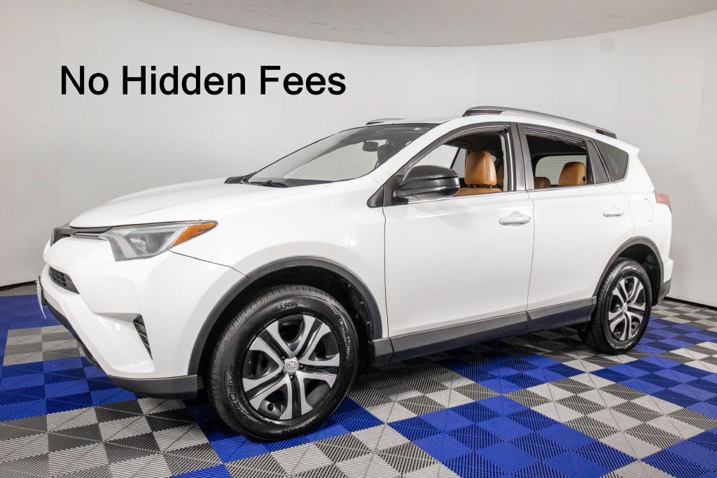 Used 2018 Toyota RAV4 LE FWD image 1