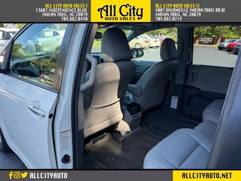 Used 2015 Toyota Sienna XLE Premium FWD image 16