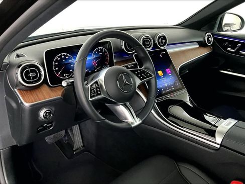 Used 2025 Mercedes-Benz C 300 4MATIC Sedan image 17