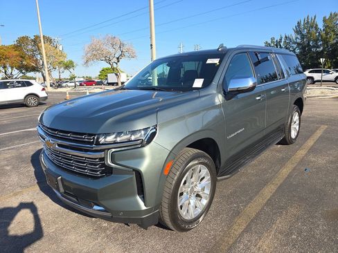 Used 2024 Chevrolet Suburban Premier image 1