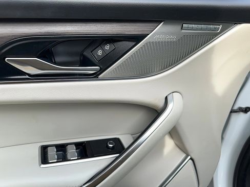 Used 2022 Jaguar F-PACE S image 21