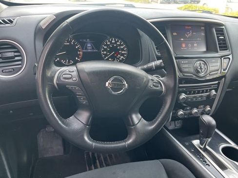 Used 2018 Nissan Pathfinder SV image 36