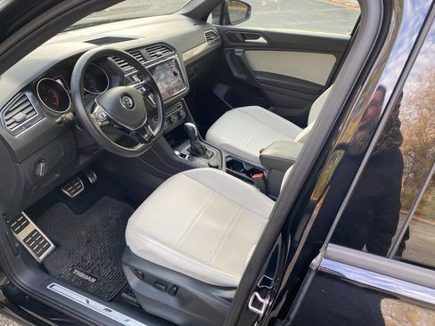 Used 2021 Volkswagen Tiguan SE image 12
