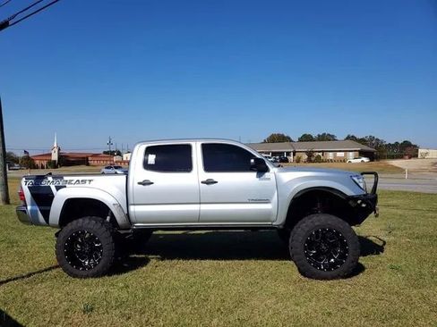 Used 2011 Toyota Tacoma PreRunner image 8