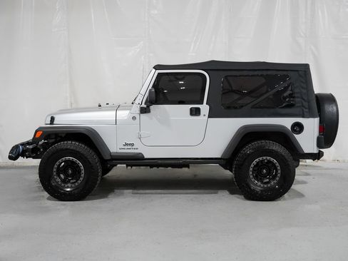 Used 2006 Jeep Wrangler Unlimited AWD/4WD image 2