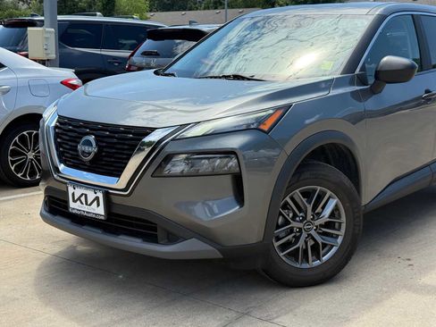 Used 2023 Nissan Rogue S AWD/4WD image 2