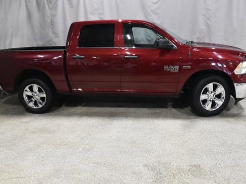 Used 2022 RAM 1500 Classic SLT image 3