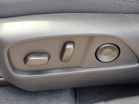 New 2026 Chevrolet Equinox LT w/ Convenience Package II FWD image 12