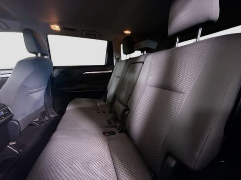 Used 2019 Toyota Highlander LE image 24