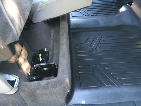 Used 2021 Chevrolet Silverado 1500 LTZ w/ Technology Package AWD/4WD image 32