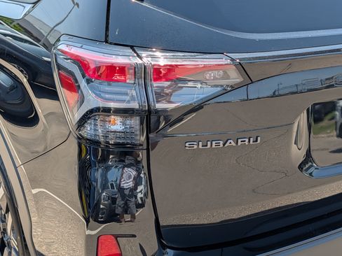 Certified 2025 Subaru Forester Premium AWD/4WD image 17