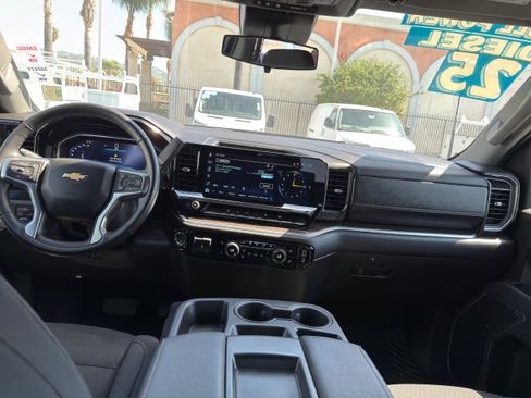 Used 2025 Chevrolet Silverado 2500 LT w/ Convenience Package AWD/4WD image 24