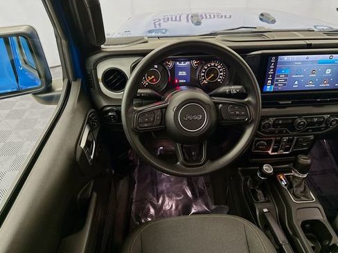 Used 2025 Jeep Gladiator Sport image 20