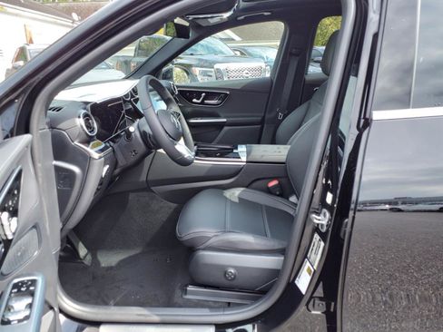 Certified 2025 Mercedes-Benz GLC 300 4MATIC image 9