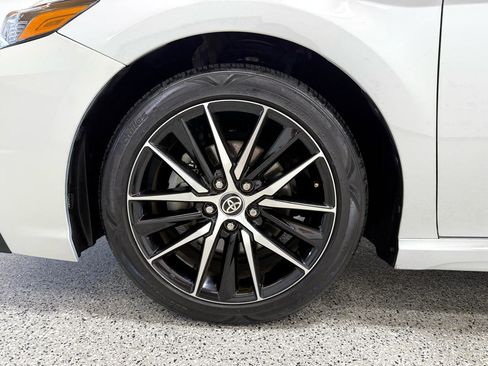 Used 2023 Toyota Camry SE image 9