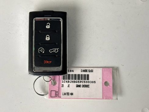 Used 2023 Jeep Grand Cherokee Limited image 20