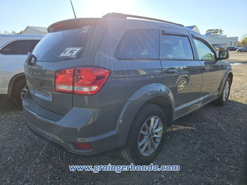 Used 2019 Dodge Journey SE image 6