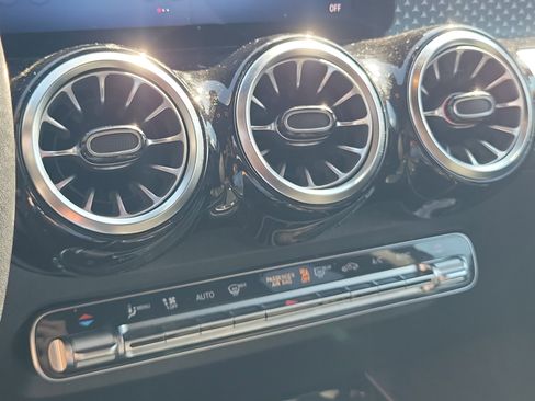 Used 2024 Mercedes-Benz GLB 250 image 22