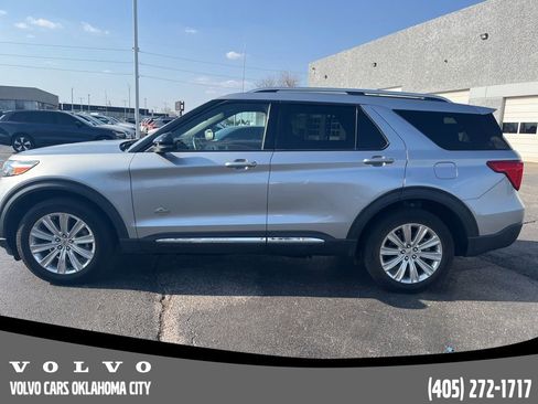 Used 2022 Ford Explorer King Ranch w/ Premium Technology Package image 8
