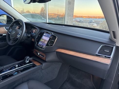 Used 2025 Volvo XC90 B6 Plus image 12