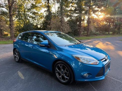 Used 2014 Ford Focus SE w/ Equipment Group 201A FWD image 4