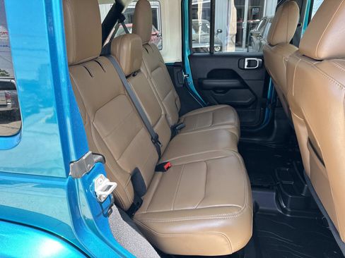 Used 2020 Jeep Wrangler Unlimited Sahara AWD/4WD image 9