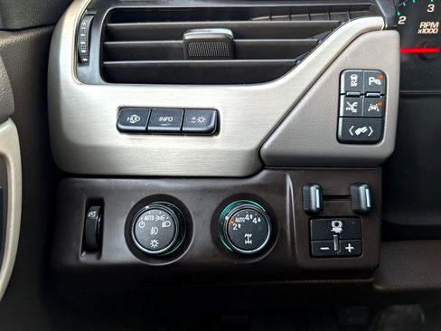 Used 2018 GMC Yukon XL Denali w/ Denali Ultimate Package image 19