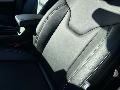 Used 2025 Jeep Compass Limited w/ Sun & Sound Group image 31