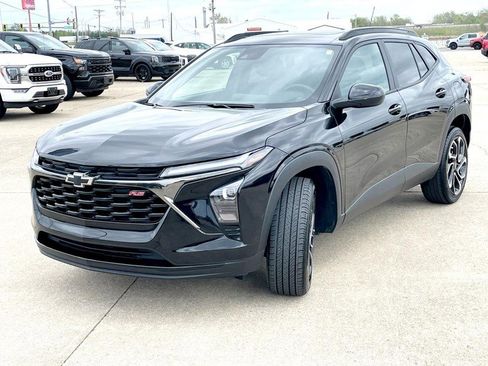 Used 2025 Chevrolet Trax RS w/ Sunroof Package FWD image 7