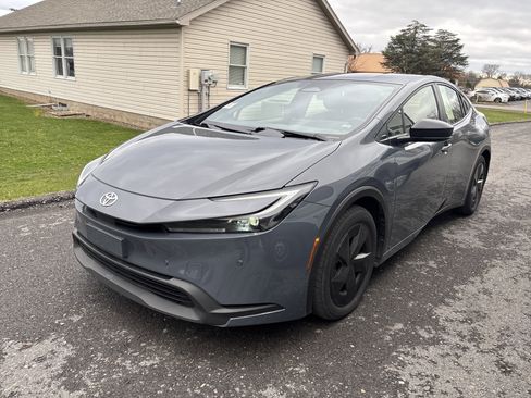 Used 2024 Toyota Prius LE image 8