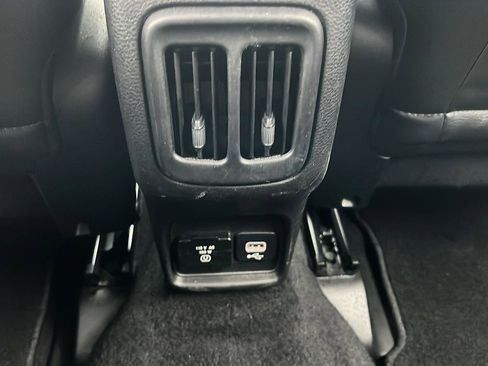 Used 2018 Jeep Compass Latitude w/ Popular Equipment Group FWD image 19