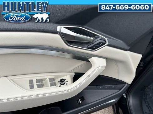 Used 2024 Audi Q8 e-tron Premium Plus w/ Premium Plus Package image 22