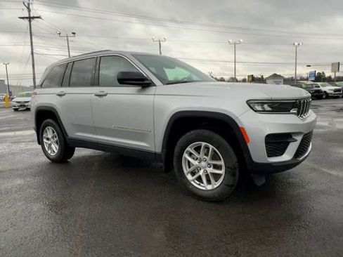 New 2026 Jeep Grand Cherokee Laredo image 2