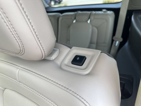 Used 2023 Lincoln Aviator Reserve w/ Equipment Group 201A AWD/4WD image 30