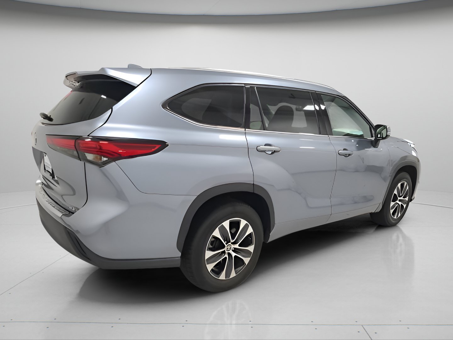 Used 2021 Toyota Highlander XLE FWD image 6