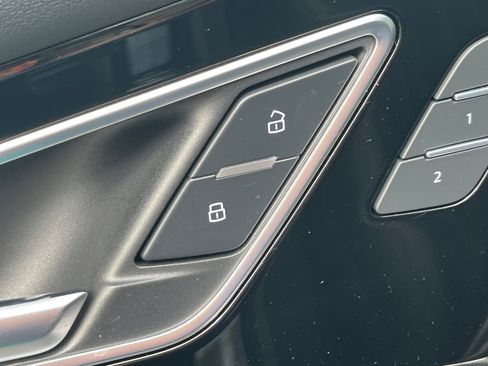 Used 2025 Audi Q4 e-tron Premium Plus image 54